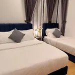 Spacious Balcony Royal Strand Full Seaview With 2Carparks Foc Netflix Access And Youtube Premium 3Beds3Bath For 6-10Pax By Minshuku