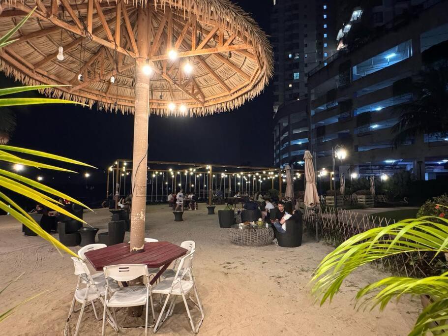 Spacious Balcony Royal Full Seaview With 2carparks Foc Netflix Access And Youtube Premium 3beds3bath For 6-10pax By Minshuku Apartment Johor Bahru