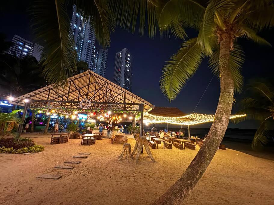 Spacious Balcony Royal Full Seaview With 2carparks Foc Netflix Access And Youtube Premium 3beds3bath For 6-10pax By Minshuku