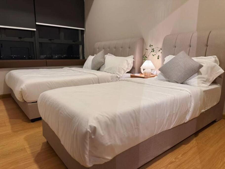 Apartment Spacious Balcony Royal Full Seaview With 2carparks Foc Netflix Access And Youtube Premium 3beds3bath For 6-10pax By Minshuku *