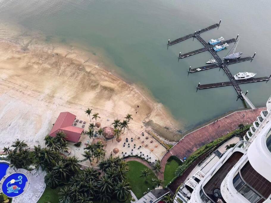 Spacious Balcony Royal Full Seaview With 2carparks Foc Netflix Access And Youtube Premium 3beds3bath For 6-10pax By Minshuku Apartment Johor Bahru