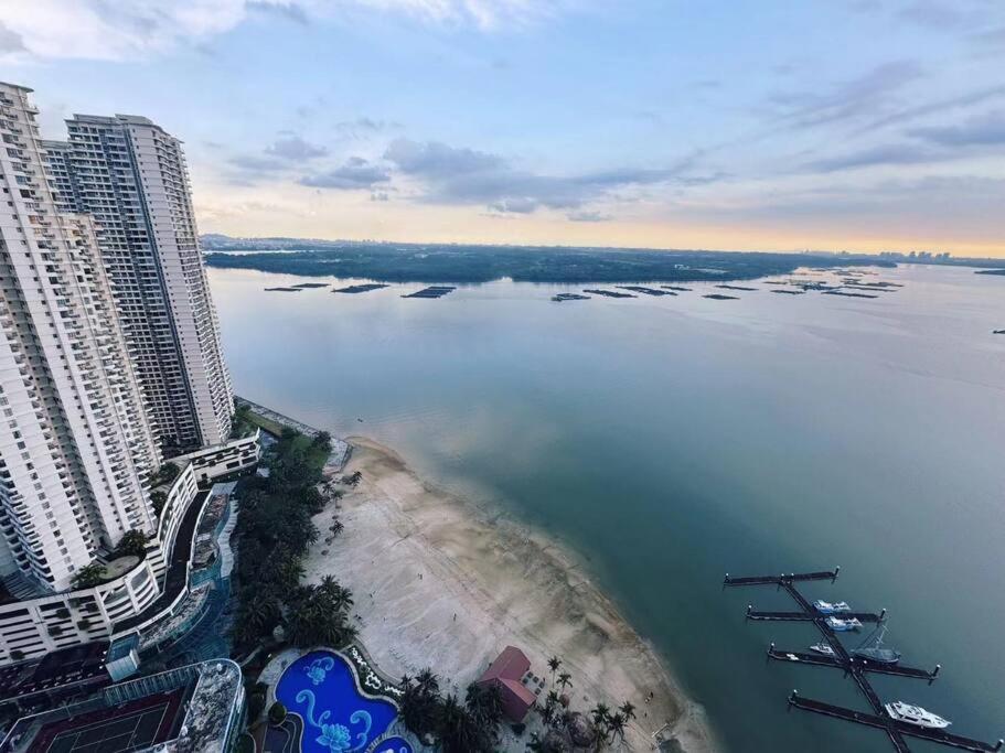 Apartment Spacious Balcony Royal Full Seaview With 2carparks Foc Netflix Access And Youtube Premium 3beds3bath For 6-10pax By Minshuku *