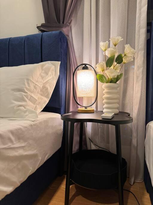 Spacious Balcony Royal Full Seaview With 2carparks Foc Netflix Access And Youtube Premium 3beds3bath For 6-10pax By Minshuku Johor Bahru