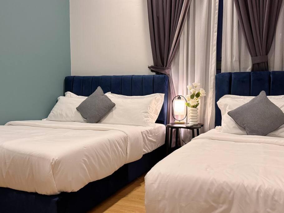 Spacious Balcony Royal Full Seaview With 2carparks Foc Netflix Access And Youtube Premium 3beds3bath For 6-10pax By Minshuku *