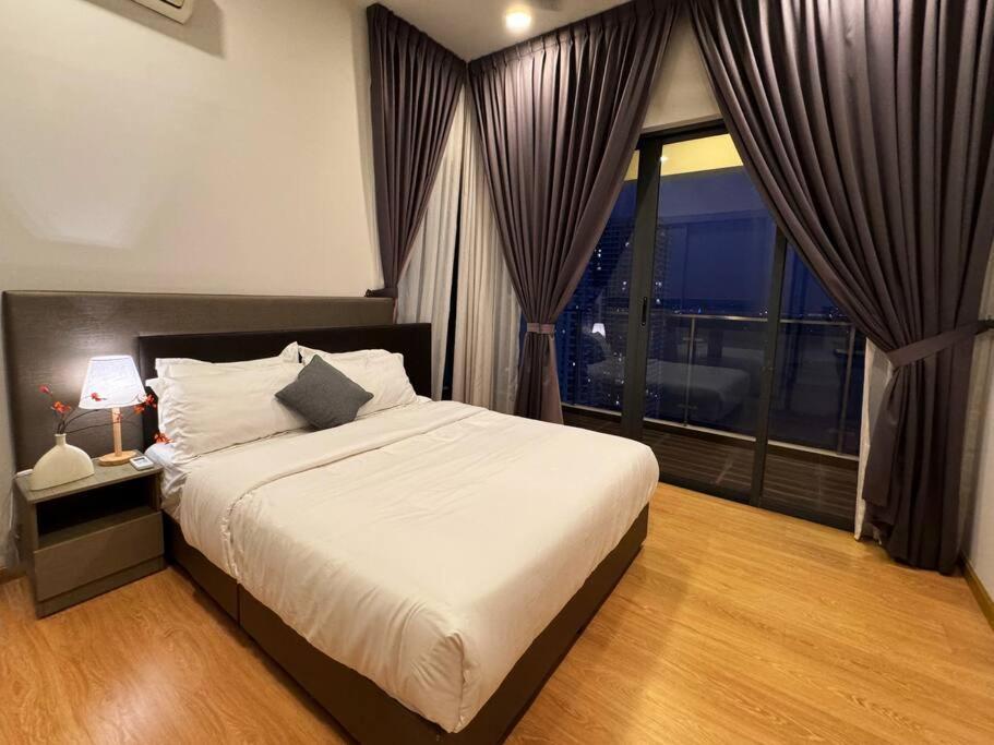Spacious Balcony Royal Full Seaview With 2carparks Foc Netflix Access And Youtube Premium 3beds3bath For 6-10pax By Minshuku